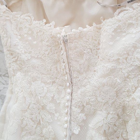 Bridal Gown - Enzoani Dakota Elegant Wedding Gown - Picture 12 of 16